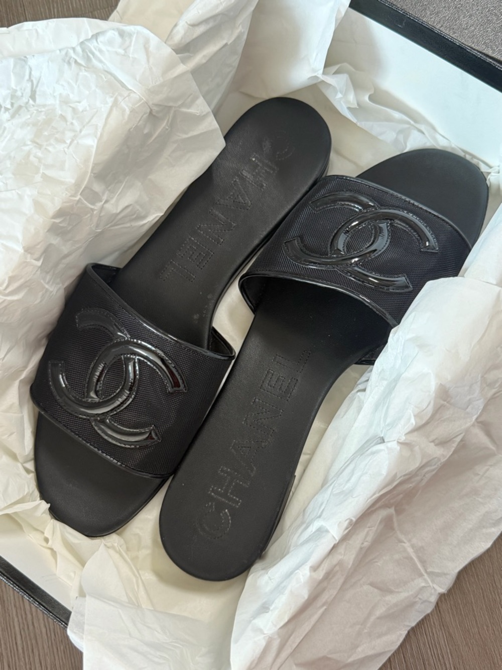 CHANEL Black Interlocking Logo Slide Sandals 39C - Picture 8 of 8